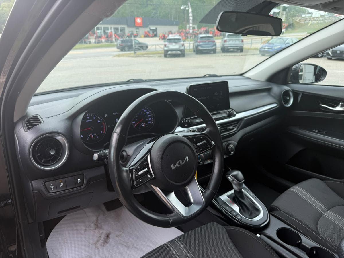 Kia Forte 2023 — photo 9