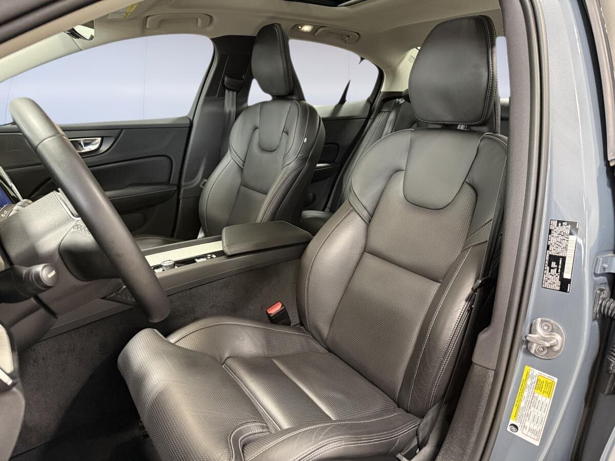 Volvo S60 2023 — photo 8