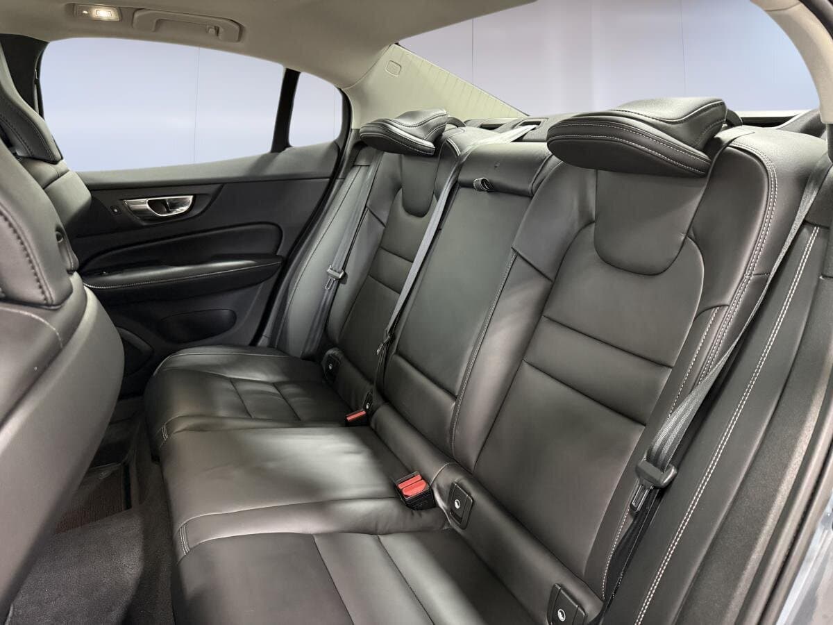 Volvo S60 2023 — photo 9