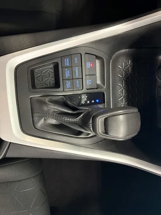 Toyota RAV4 2021 — photo 11