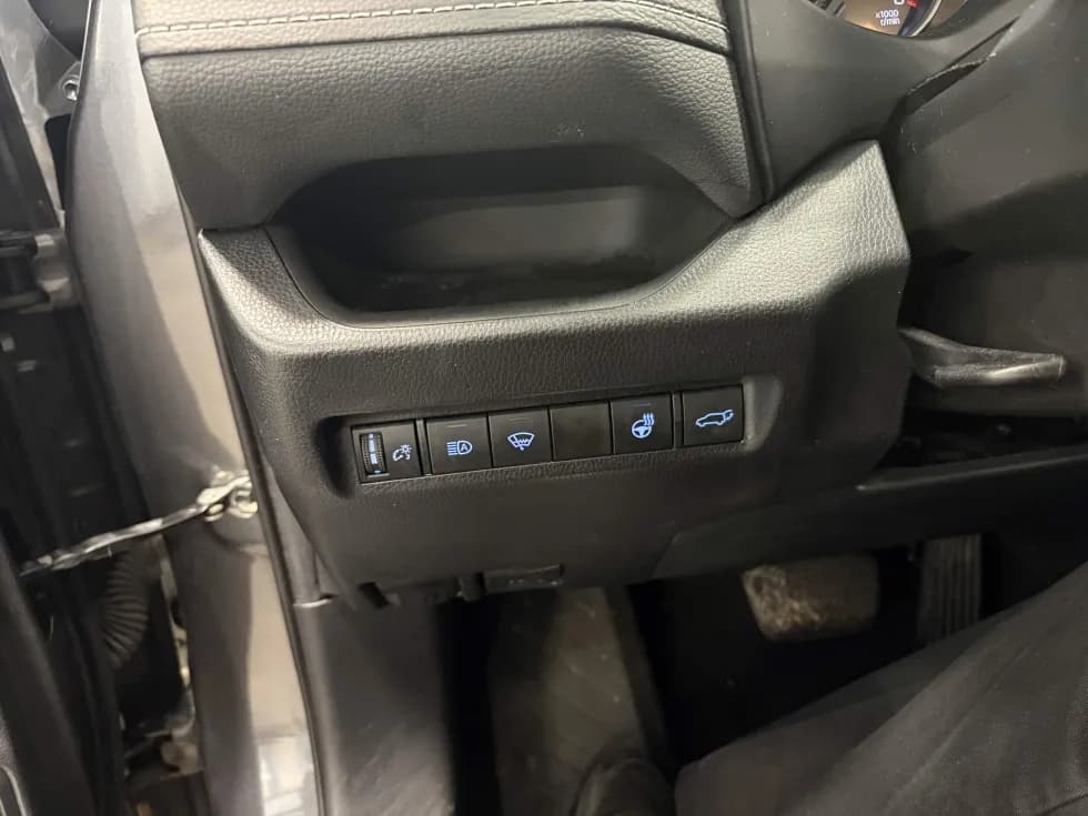 Toyota RAV4 2021 — photo 12