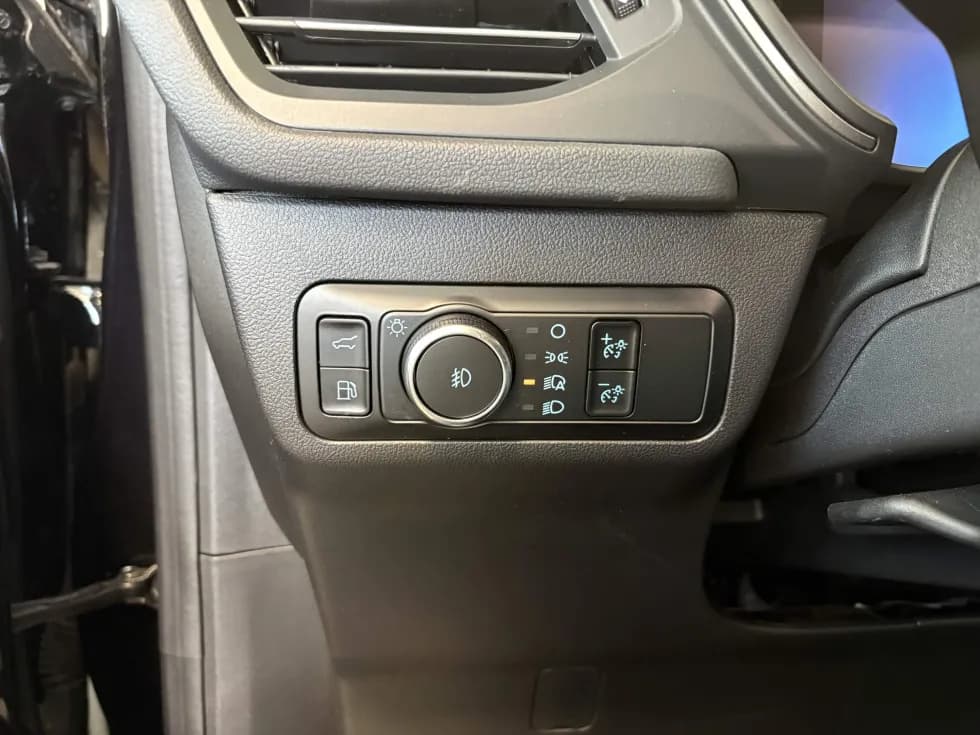 Ford Escape Plug-in Hybrid 2023 — photo 10