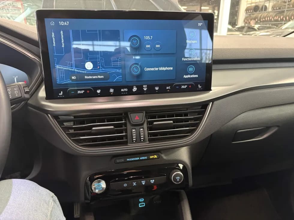 Ford Escape Plug-in Hybrid 2023 — photo 11