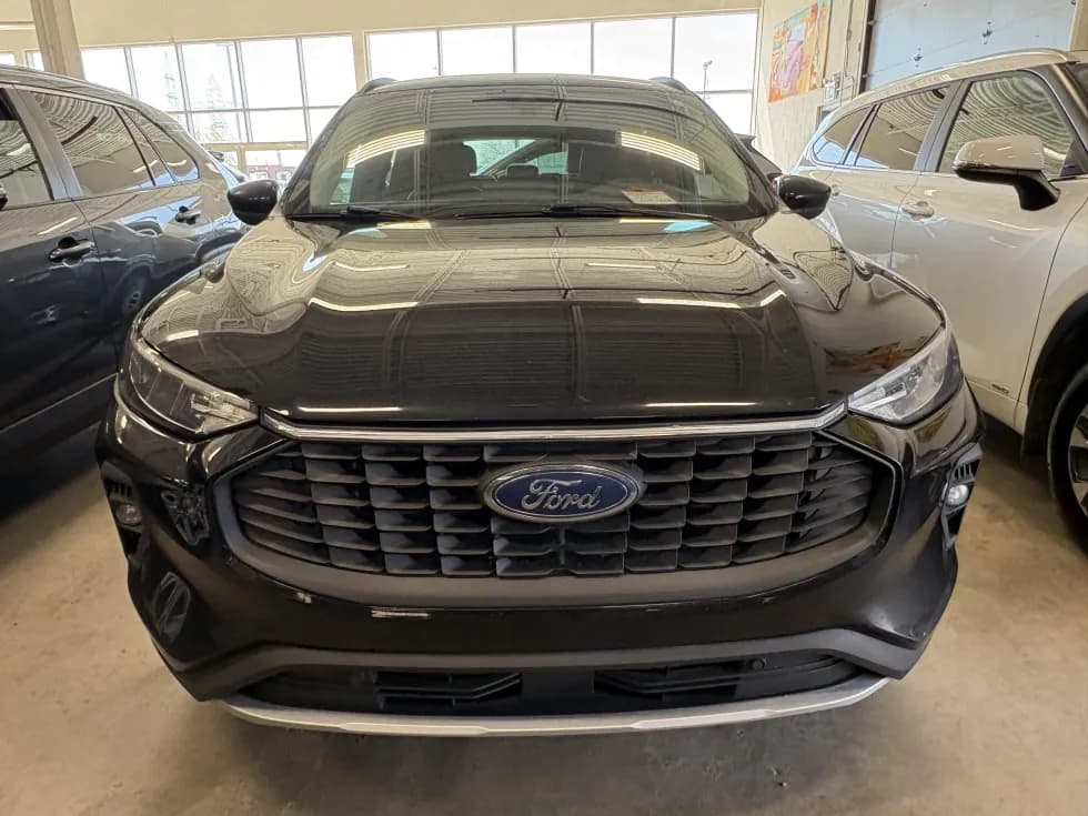 Ford Escape Plug-in Hybrid 2023 — photo 2