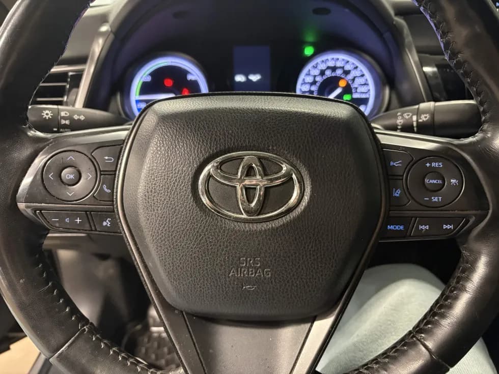 Toyota Camry Hybrid 2022 — photo 10