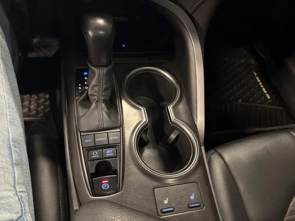 Toyota Camry Hybrid 2022 — photo 14