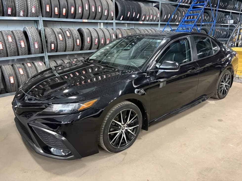 Toyota Camry Hybrid 2022 — photo 2