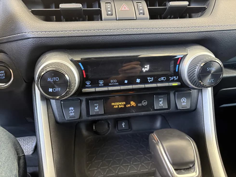 Toyota RAV4 2022 — photo 10