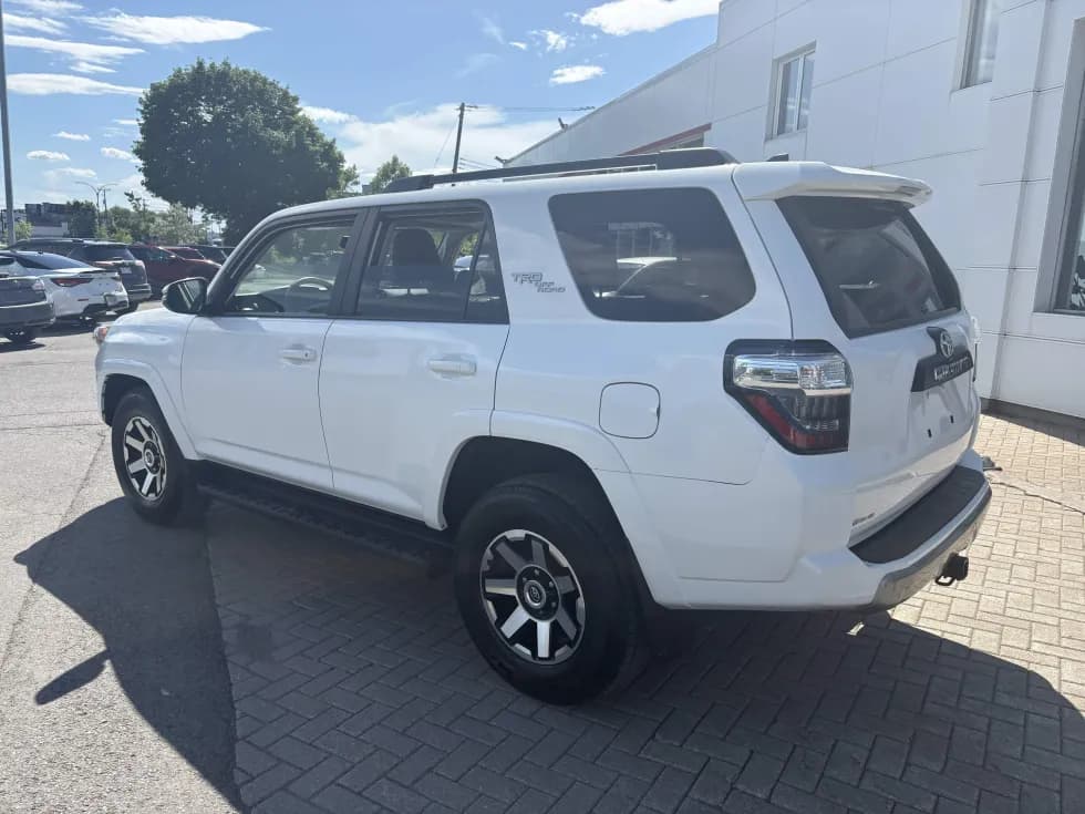 Toyota 4Runner 2023 — photo 4