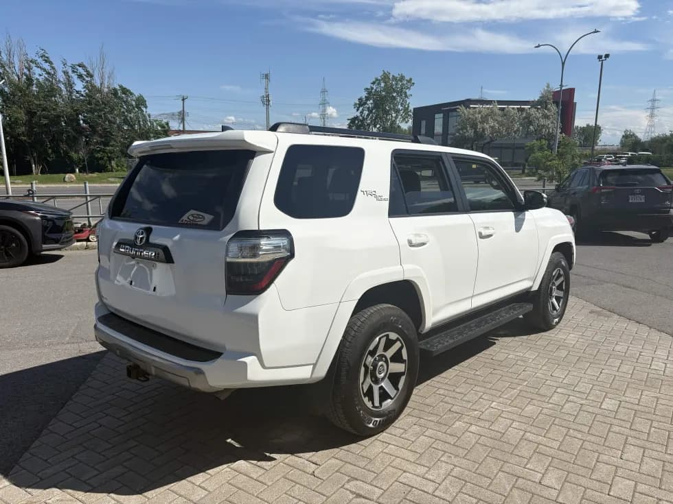 Toyota 4Runner 2023 — photo 6