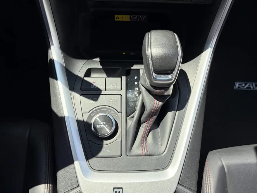 Toyota RAV4 Plug-In Hybrid 2023 — photo 11