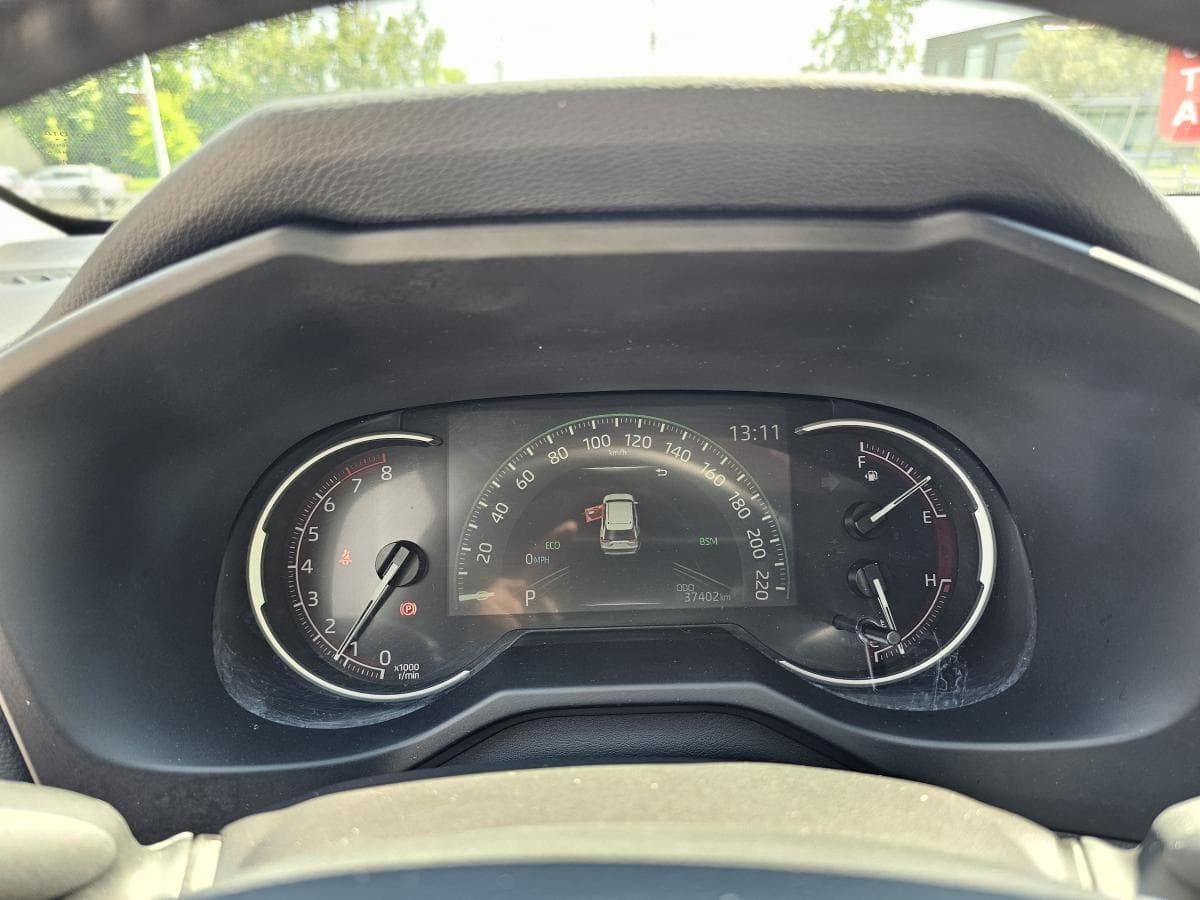 Toyota RAV4 2025 — photo 10