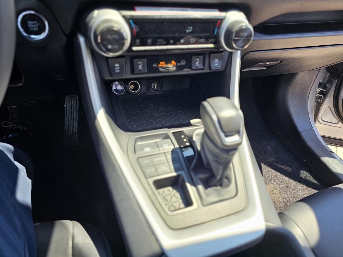 Toyota RAV4 2025 — photo 12