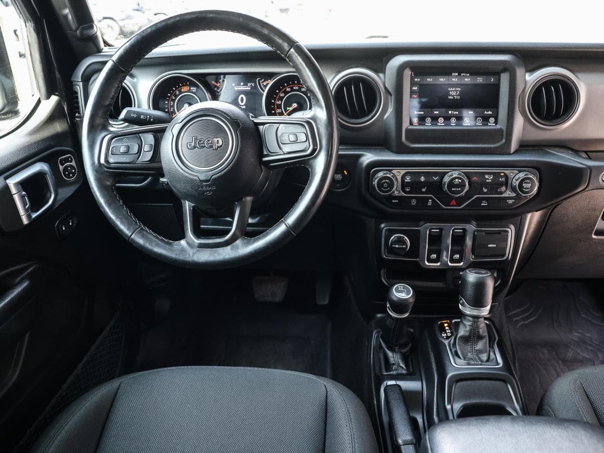 Jeep Wrangler 2023 — photo 11