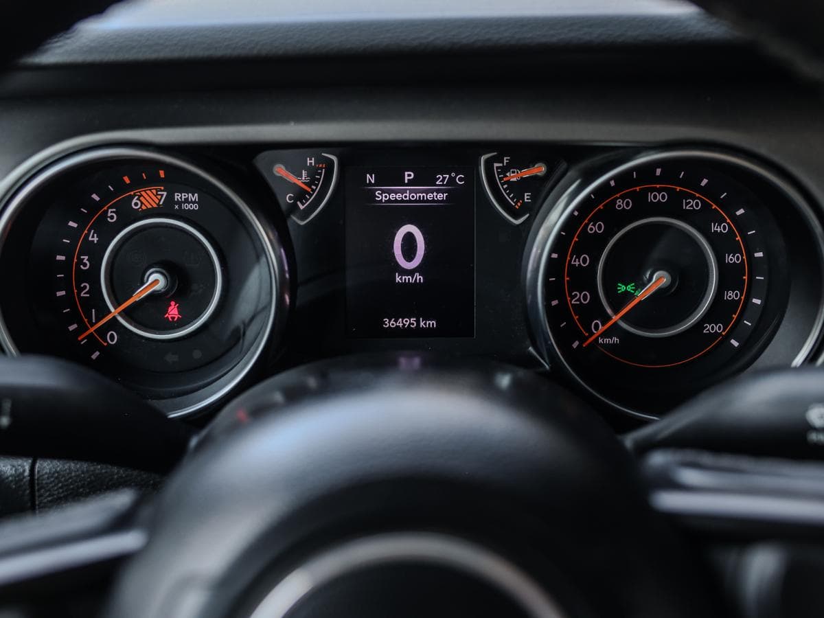 Jeep Wrangler 2023 — photo 12
