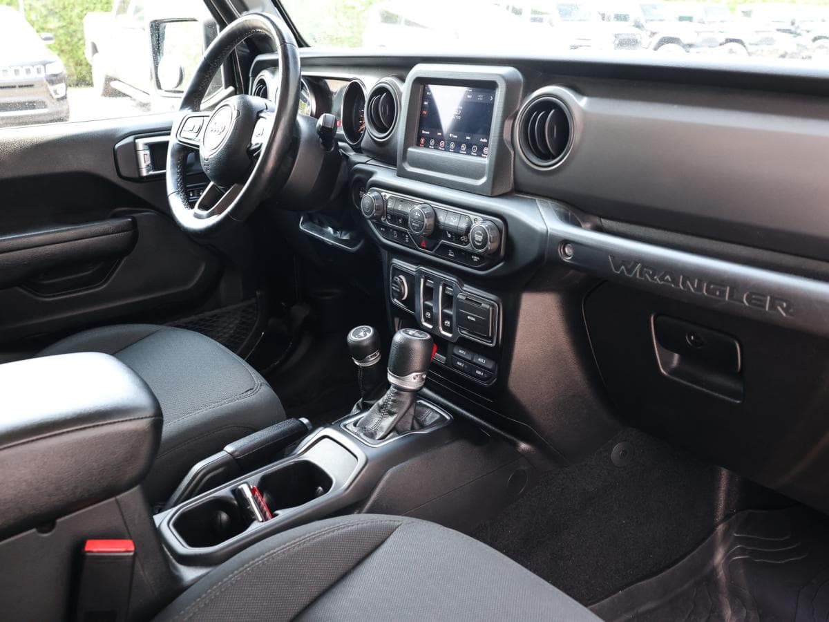 Jeep Wrangler 2023 — photo 10