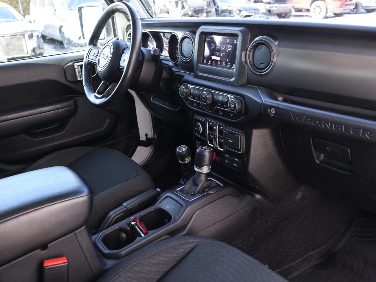 Jeep Wrangler 4 Door 2023 — photo 12