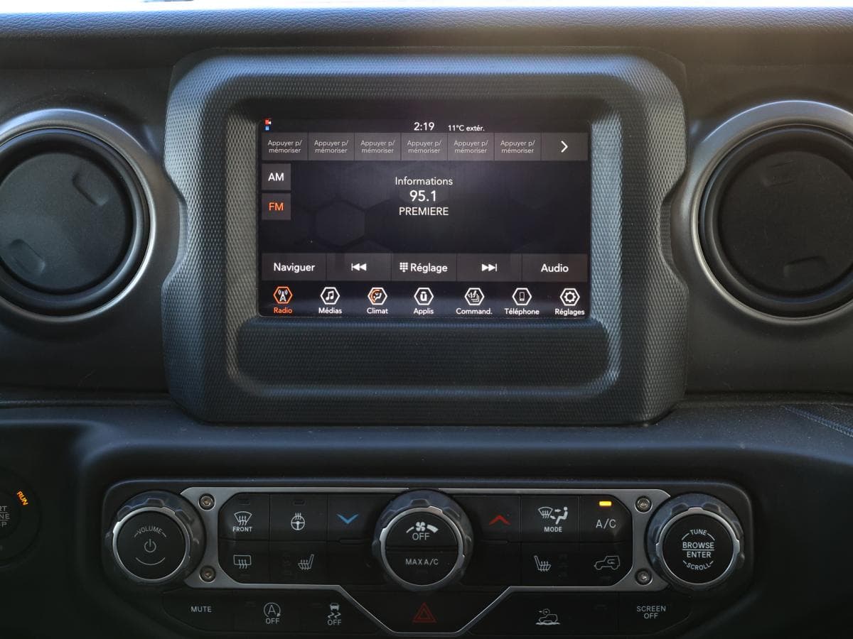 Jeep Wrangler 4 Door 2023 — photo 16