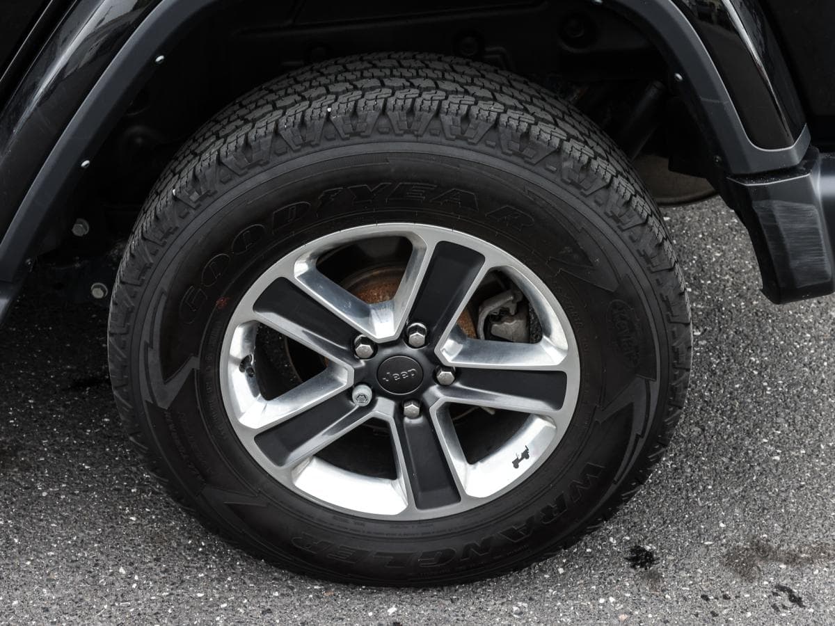 Jeep Wrangler 2023 — photo 11