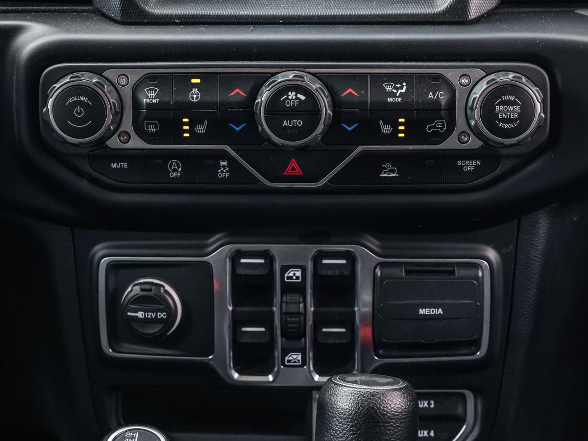 Jeep Wrangler 2023 — photo 20