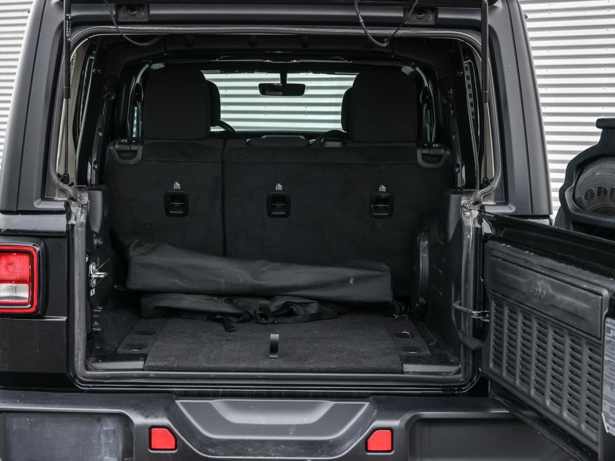 Jeep Wrangler 2023 — photo 10