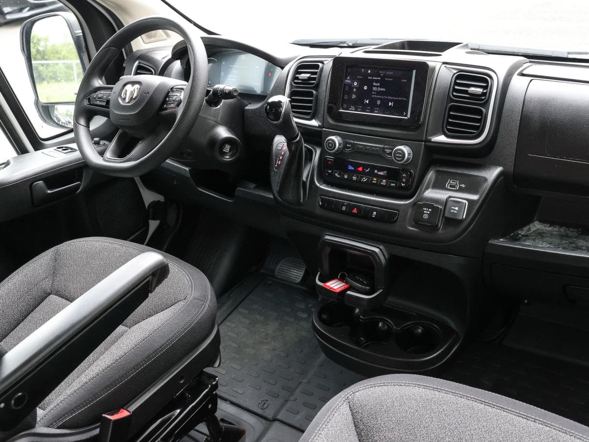 RAM ProMaster Cargo Van 2025 — photo 11