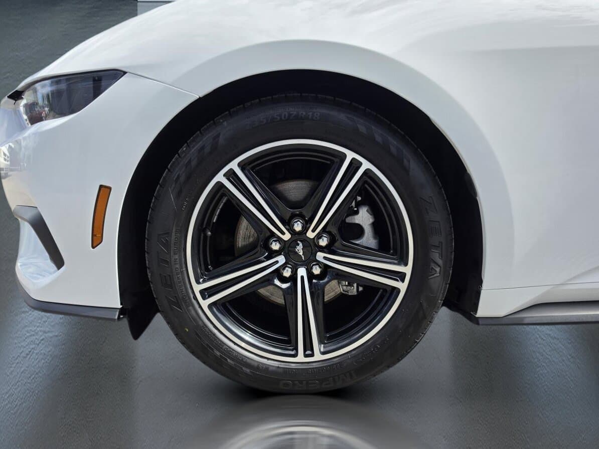Ford Mustang 2025 — photo 11