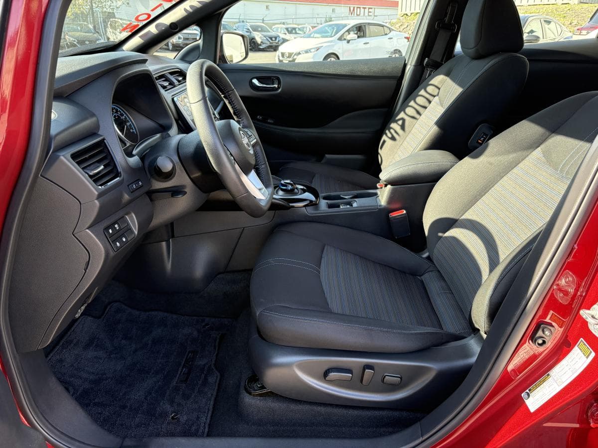 Nissan LEAF 2025 — photo 10