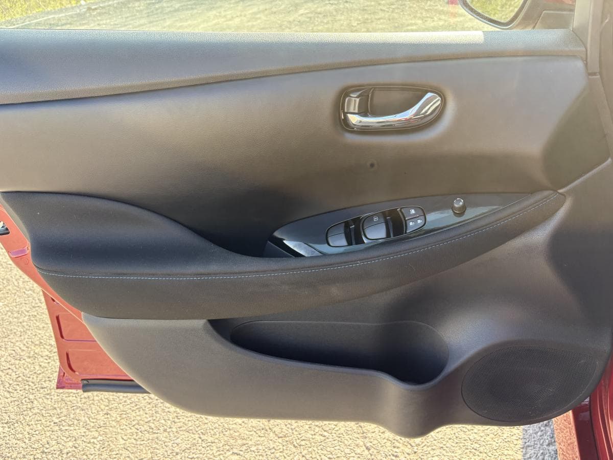 Nissan LEAF 2025 — photo 20