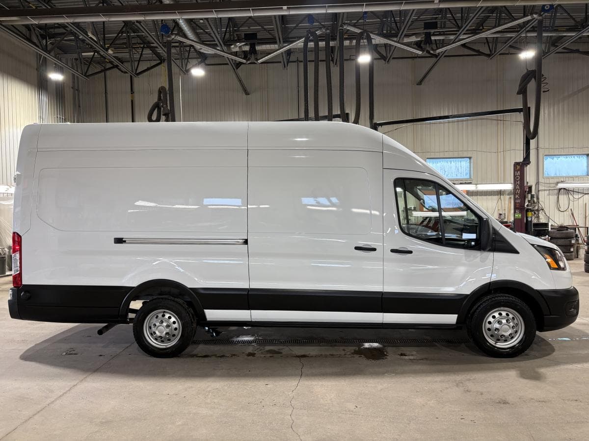 Ford Transit Cargo Van 2024 — photo 7