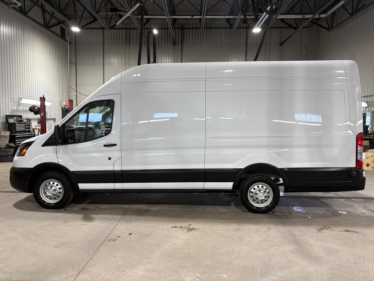 Ford Transit Cargo Van 2024 — photo 8