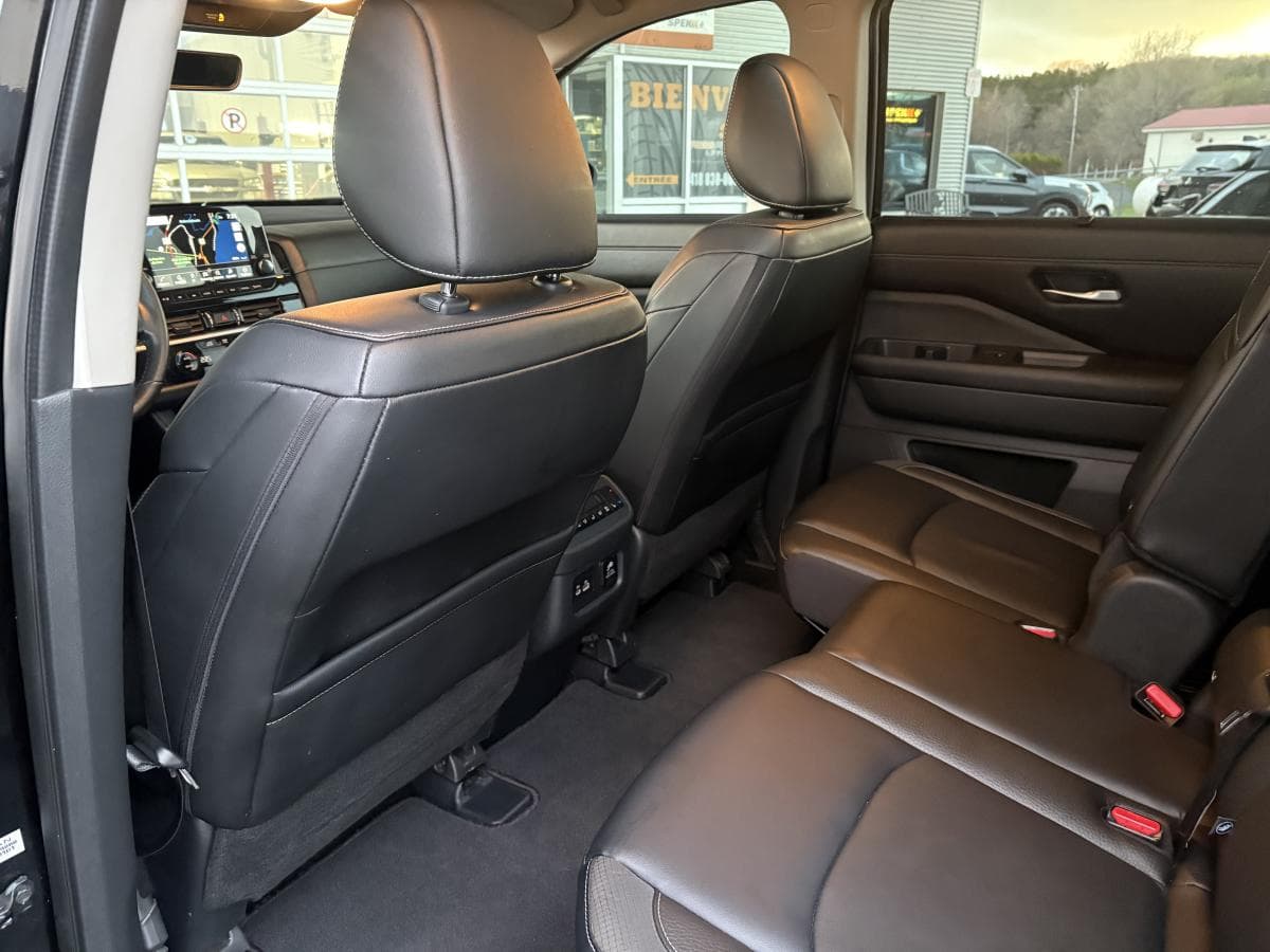 Nissan Pathfinder 2024 — photo 12