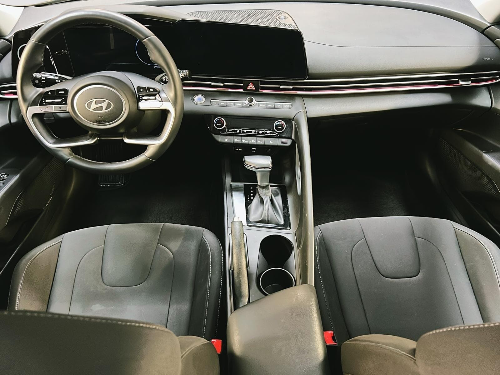 Hyundai Elantra 2025 — photo 11