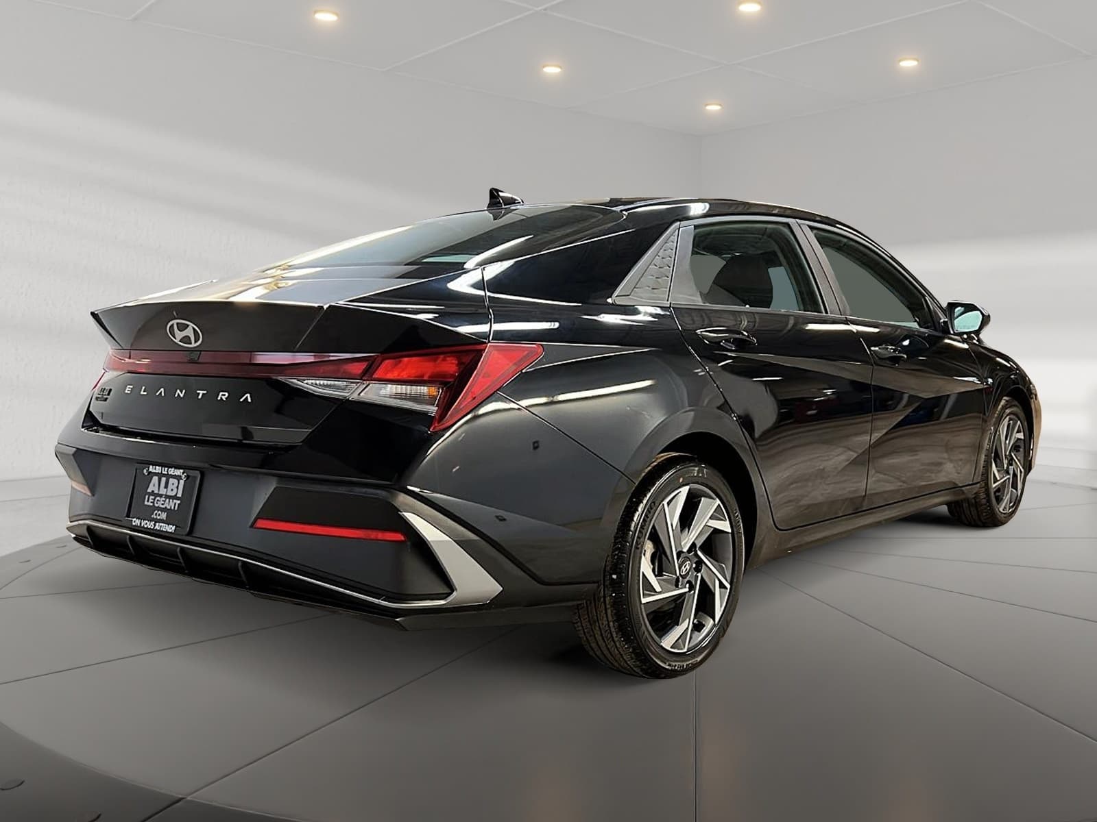 Hyundai Elantra 2025 — photo 4