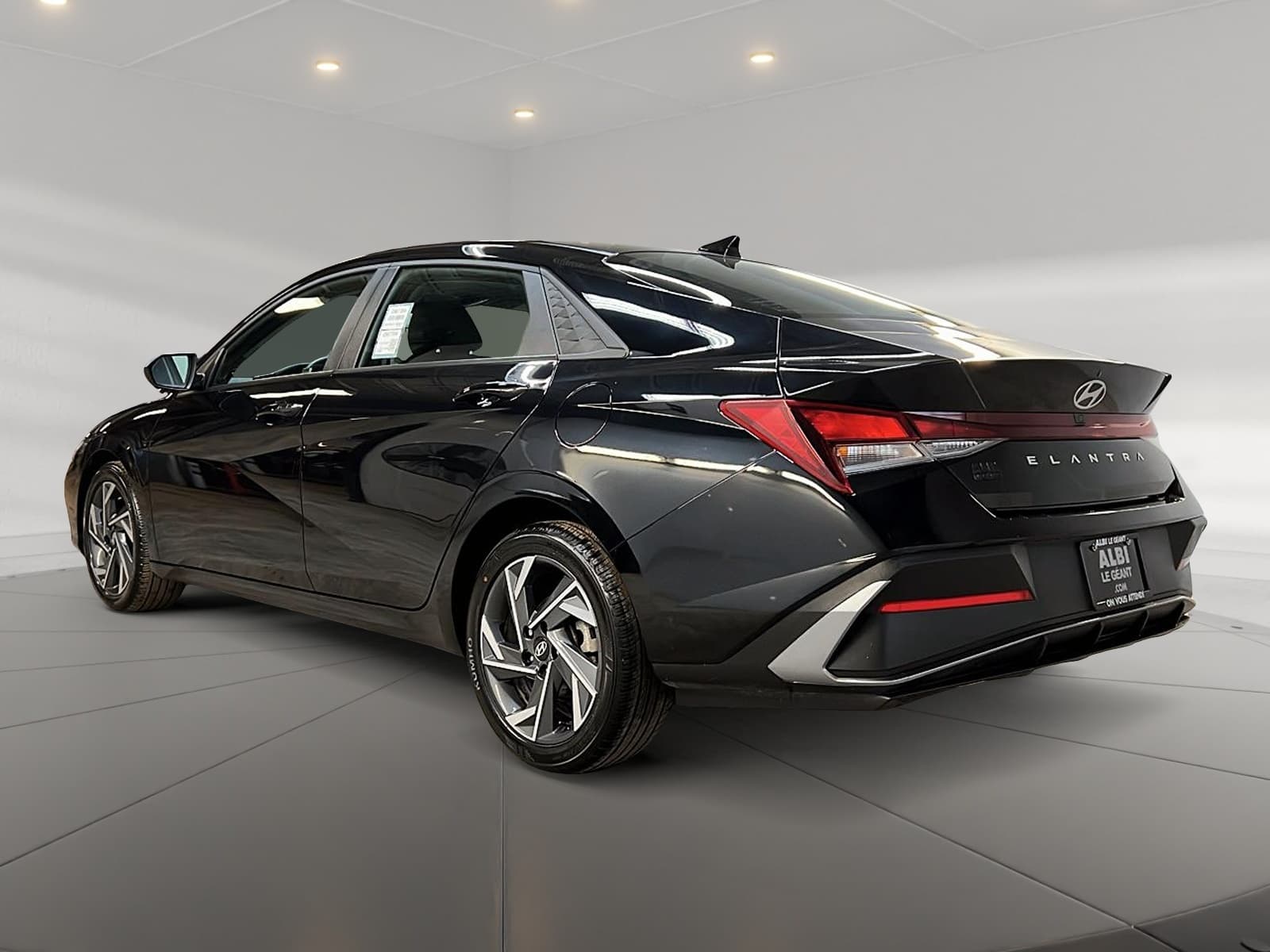 Hyundai Elantra 2025 — photo 6