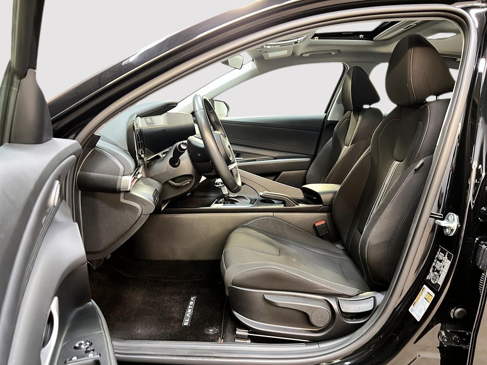 Hyundai Elantra 2025 — photo 7