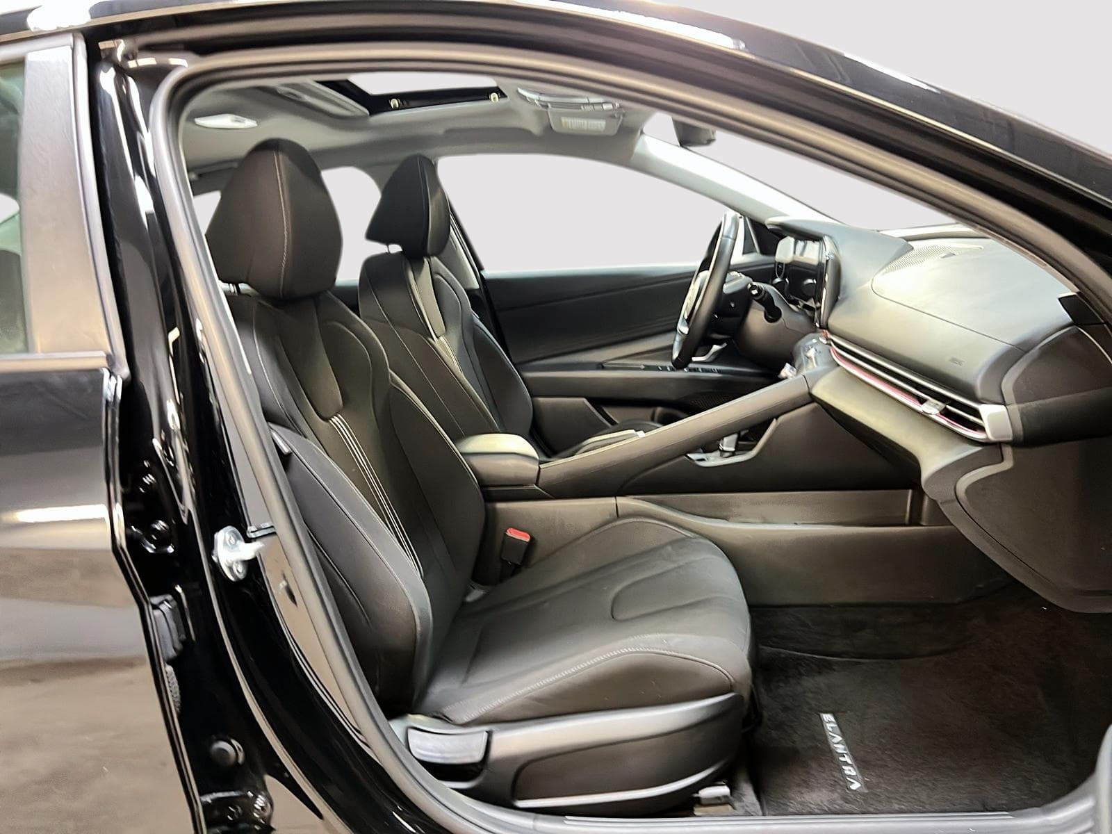 Hyundai Elantra 2025 — photo 8