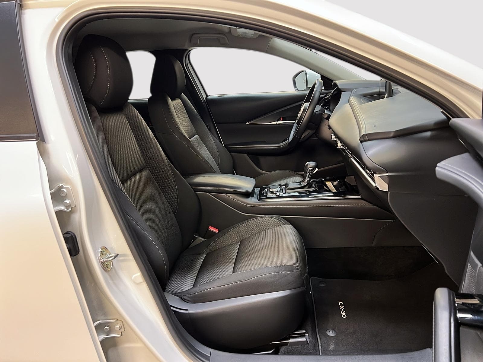 Mazda CX-30 2025 — photo 8