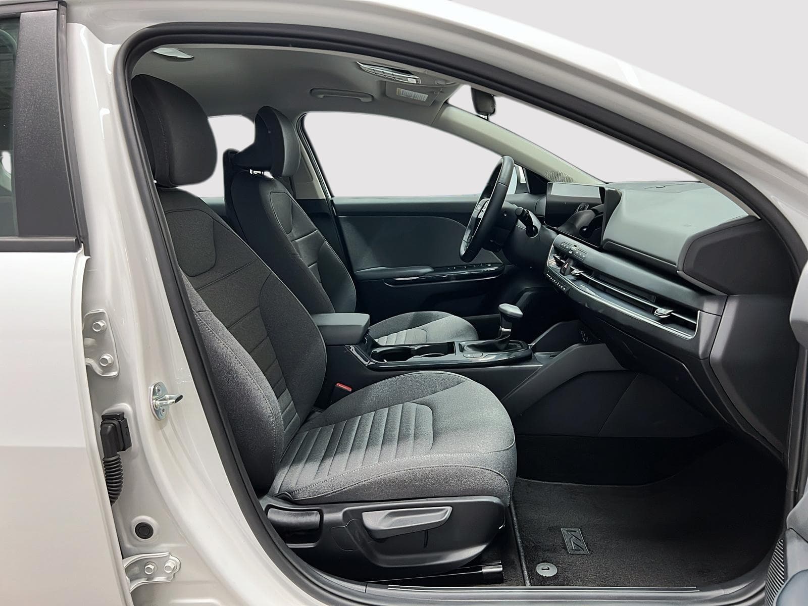 Kia K4 2025 — photo 8