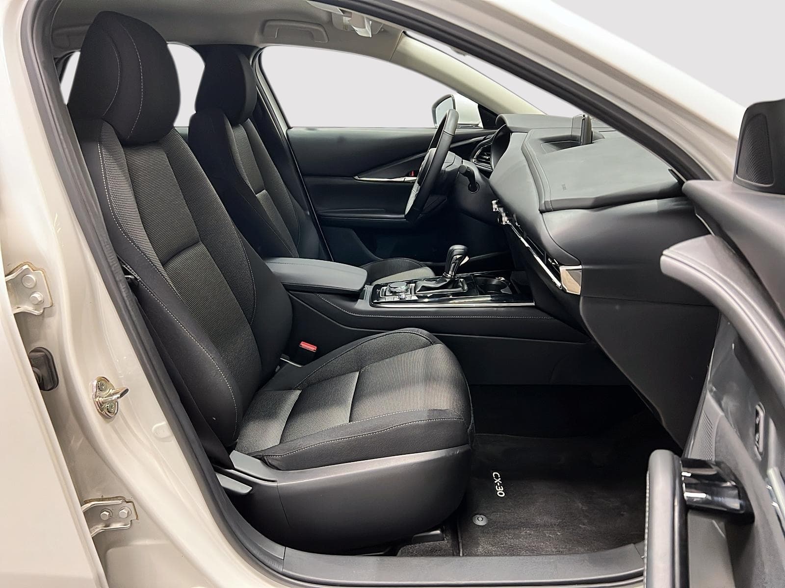 Mazda CX-30 2025 — photo 8