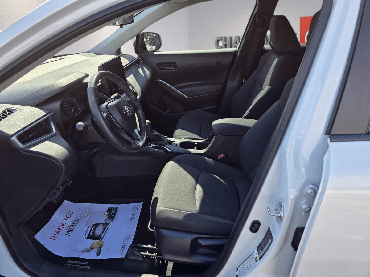 Toyota Corolla Cross 2023 — photo 11