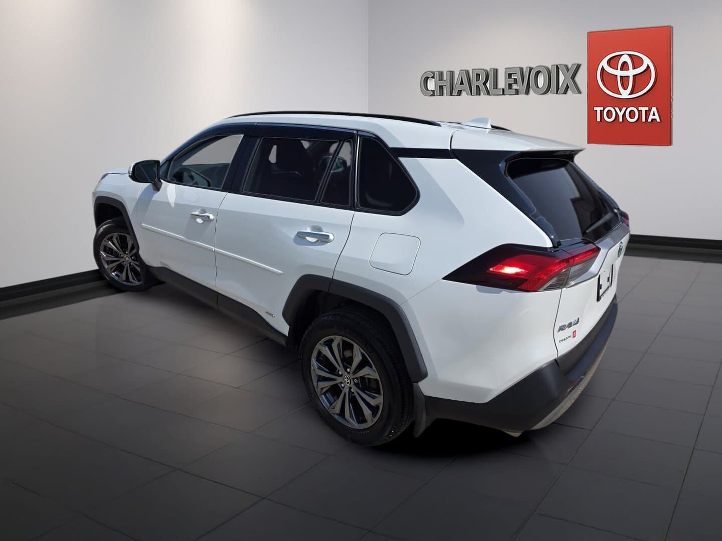 Toyota RAV4 2023 — photo 11