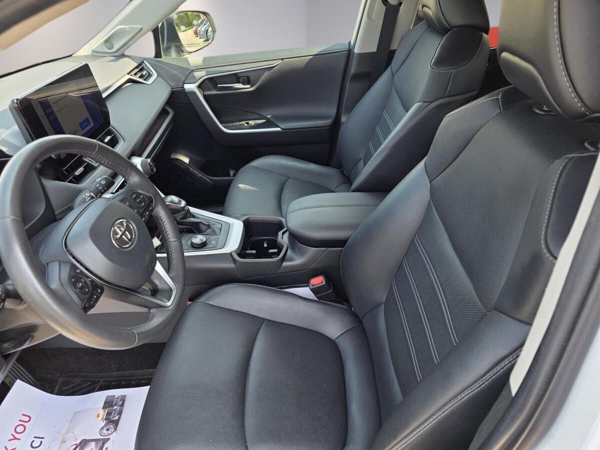 Toyota RAV4 2023 — photo 14