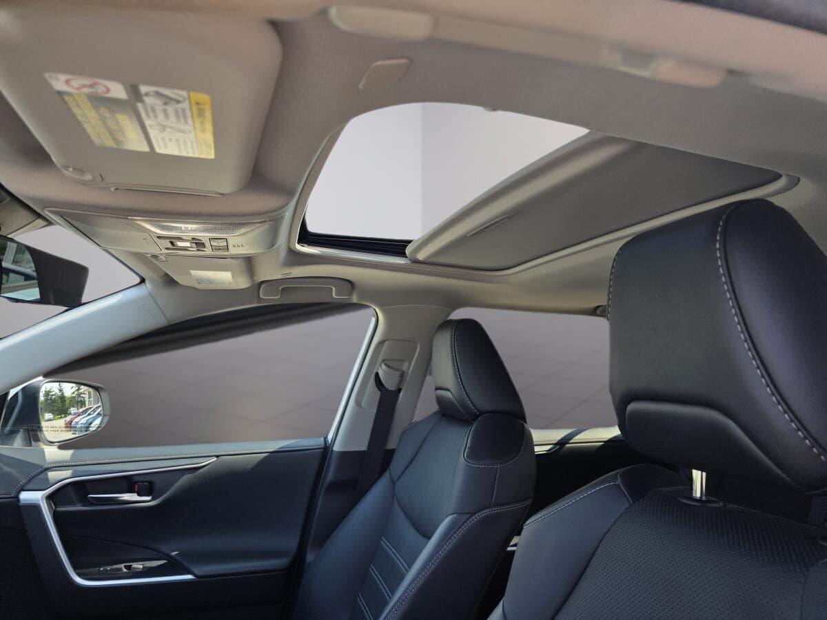 Toyota RAV4 2023 — photo 15