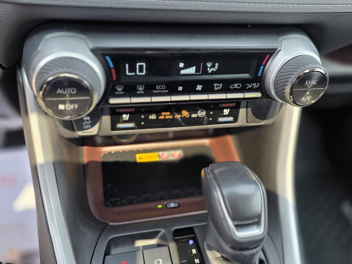 Toyota RAV4 2023 — photo 18