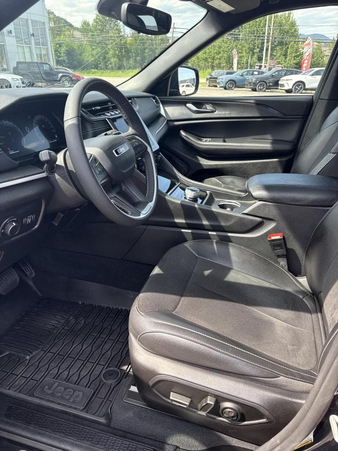 Jeep Grand Cherokee 2024 — photo 9