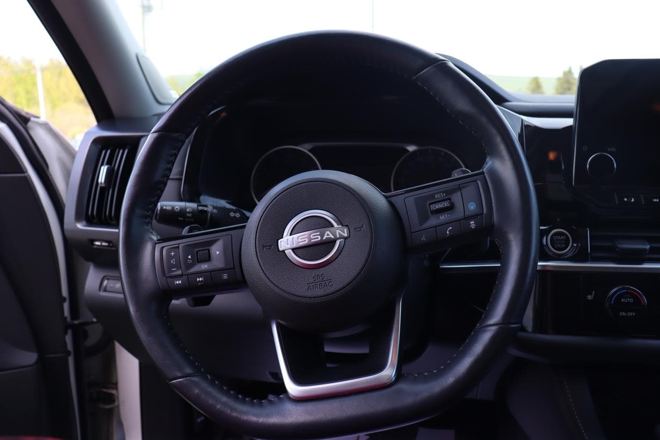 Nissan Pathfinder 2023 — photo 10