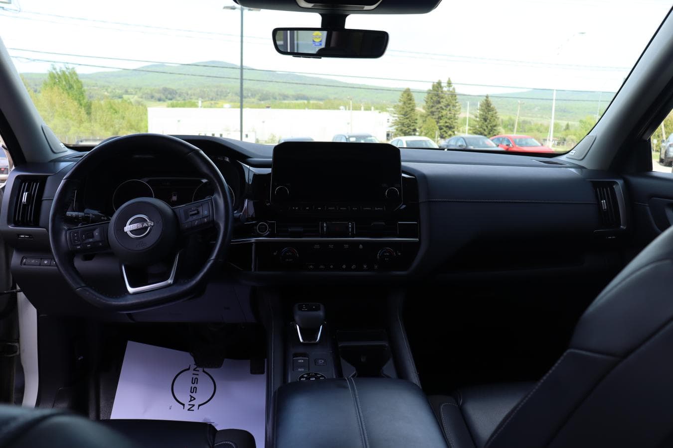 Nissan Pathfinder 2023 — photo 12