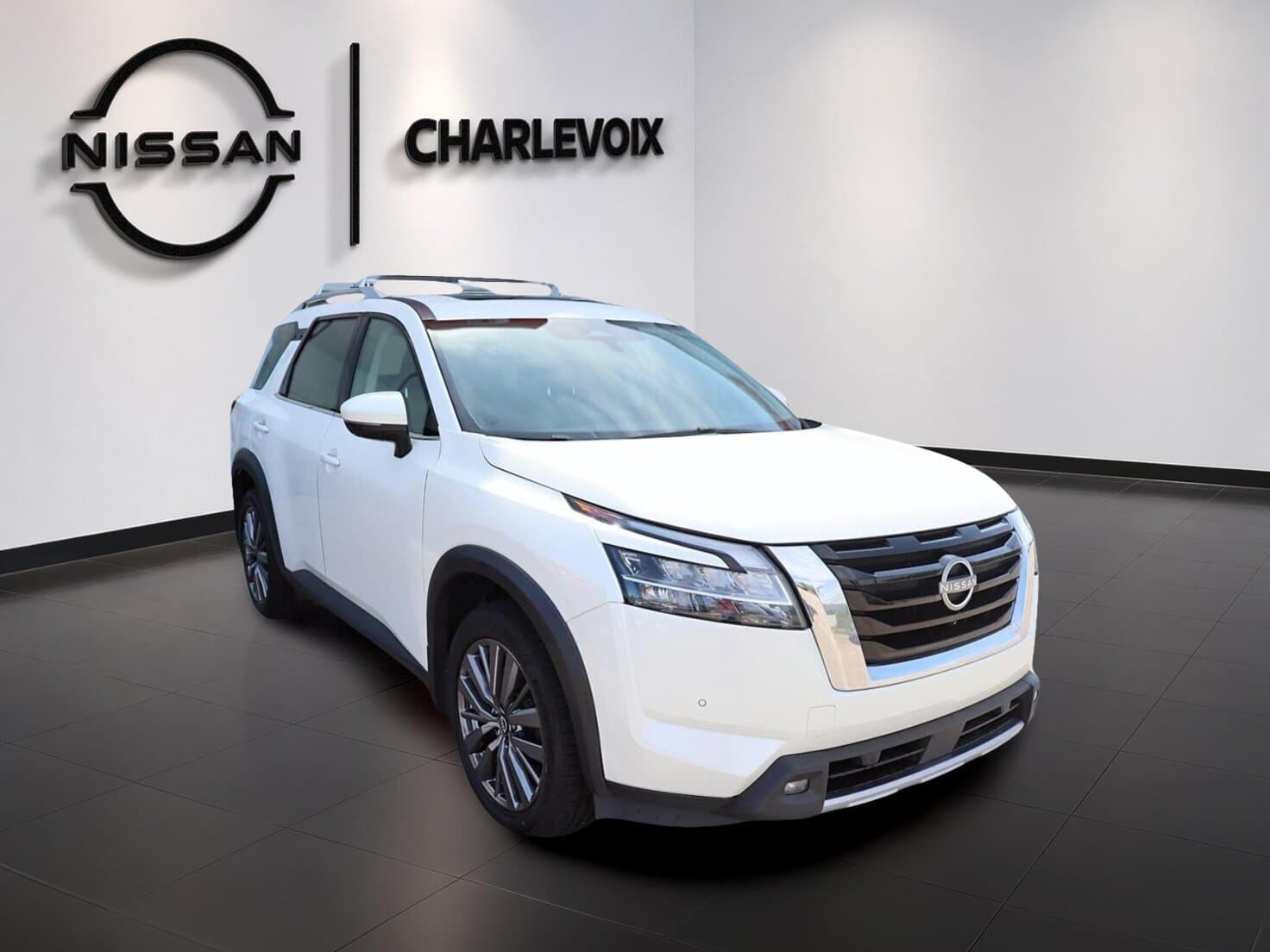 Nissan Pathfinder 2023 — photo 2