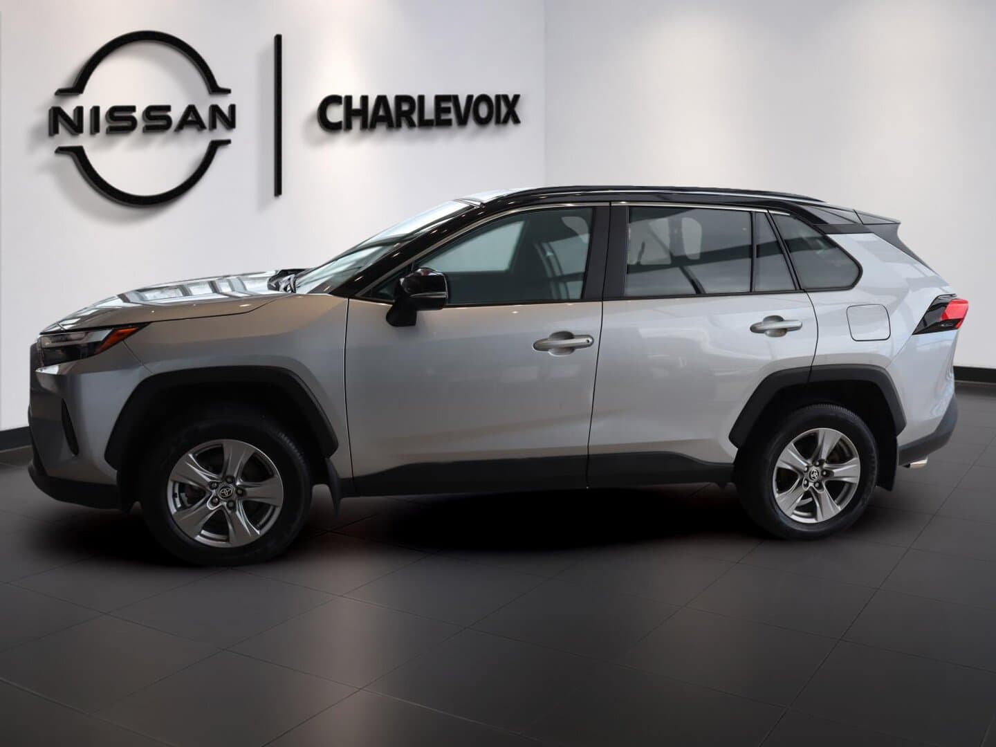 Toyota RAV4 2024 — photo 2